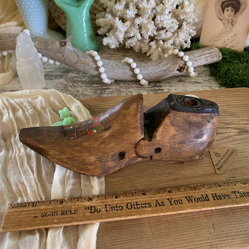 Antique Wood Shoe Form 🍓 Unique Home Decor / Rustic / Gift / Wooden / Nature - Picture 5 of 9